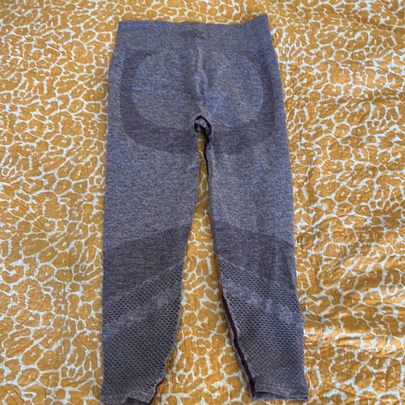 Victoria’s Secret PINK seamless leggings. - Picture 2 of 5